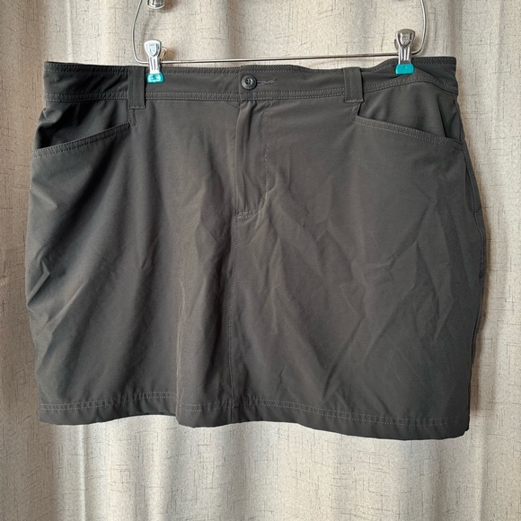Eddie Bauer Women's Plus Size 18 Gray Skort with lining and pockets. - Picture 1 of 7